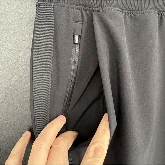 Athleta Women's Nolita Slim Tapered Crop Pants 12 Black UPF 50+ Featherweight - Picture 4 of 12